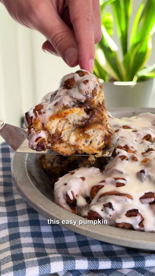 pumpkin 🤝 cinnamon rolls