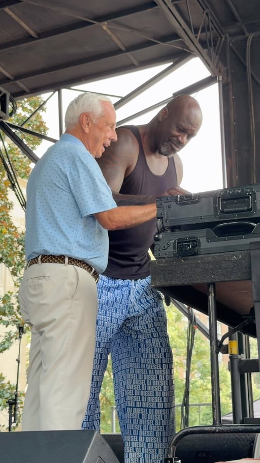 COACH WILLIAMS ON THE ONES & TWOS WITH @DJDIESEL