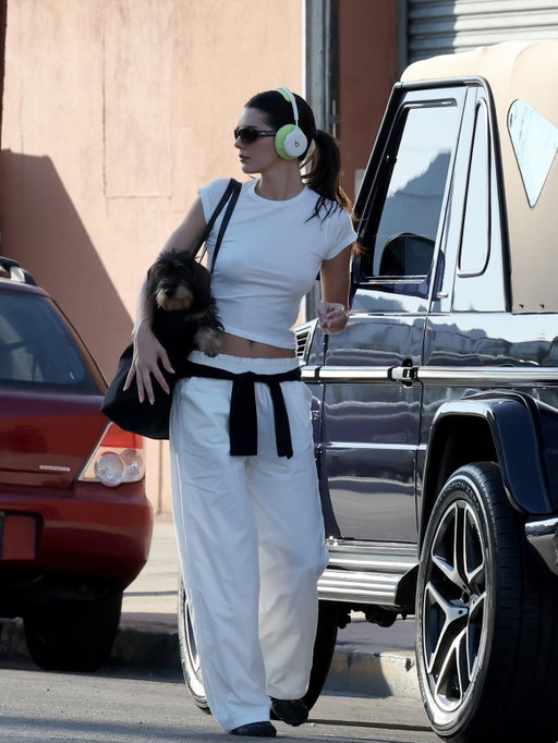 @kendalljenner spotted in our cotton pull on pants ☕️

photos @backgrid_usa