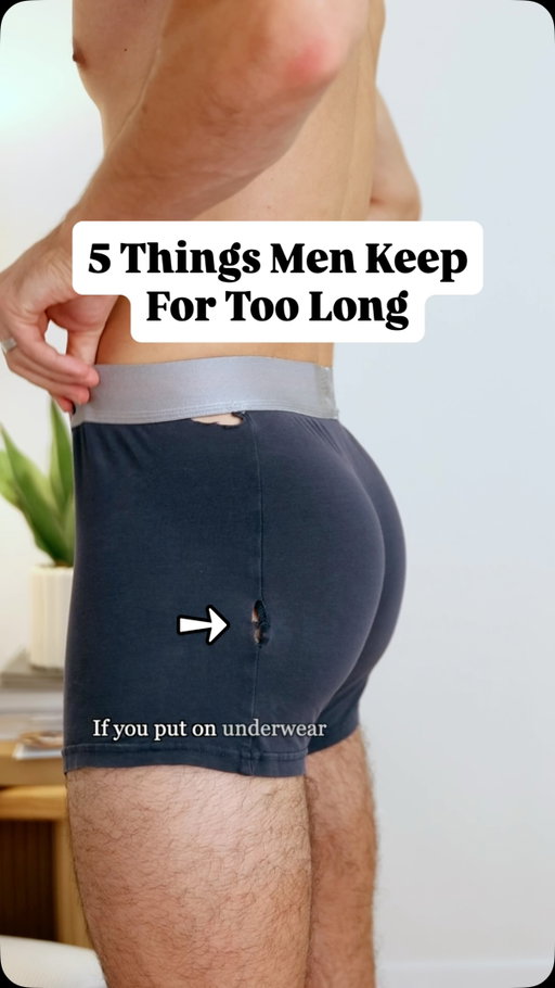 Comment LIST and I’ll send you everything I replaced these with 🔗
Five things men keep way too long
1. Underwear. Replacement: Calvin Klein 
2. Razor blade. Replacement: Schick Hydro Chrome
3. White tee. Replacement: Merz B. Schwanen
4. Gym shoes. Replacement: Nike Retcon
5. Pillow
Be honest — which one of these have you had the longest?
@calvinklein 
@schickcanada 
@merzbschwanen 
@niketoronto