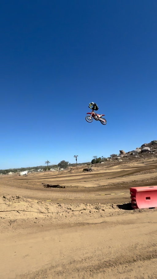 I have been looking at this jump for months. Today I finally did it. What a feeling !! Great job @scotty_verhaeghe for trusting me and going for it 👏🏼
Thanks for the video @rideperris