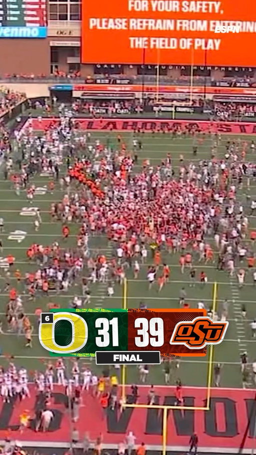 Oklahoma State TAKES DOWN No. 6 Oregon and the fans storm the field in Stillwater 🤯

(via ESPN)