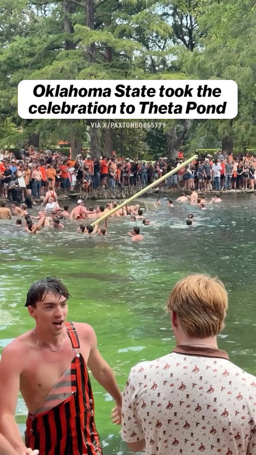 Oklahoma State students took the goal post straight to Theta Pond after upsetting No. 6 Oregon.

(via X/PaxtonBob65779)
