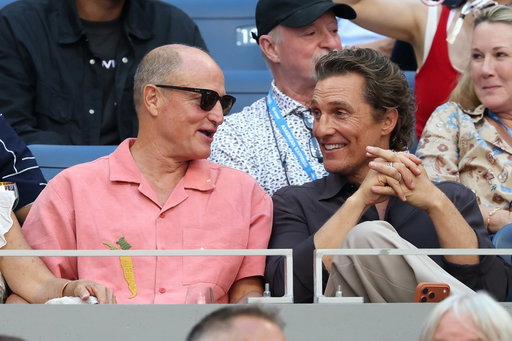 Matthew McConaughey and Woody Harrelson turned the US Open semifinals into a double date with their wives Camila Alves and Laura Louie, respectively, on Friday. See more photos on Just Jared!
#MatthewMcConaughey
#WoodyHarrleson
#USOpen
Photos: Getty