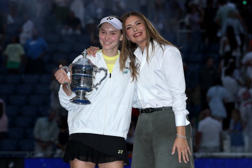 Maria Sharapova returned to the stadium 20 years after winning the US Open title to congratulate new winner Elena Rybakina and present her with the trophy. 
#MariaSharapova
#USOpen
#ElenaRybakina
Photos: Getty