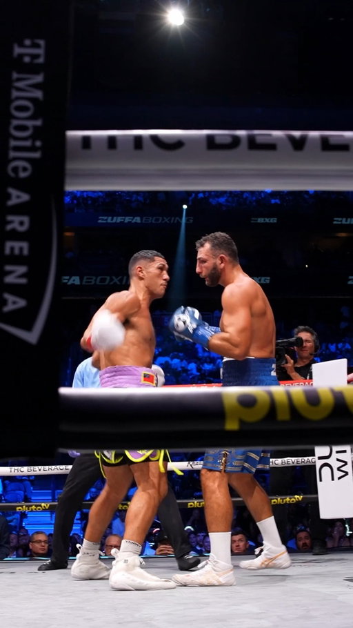 AND STILL 🏆 🇦🇺 🥊

@JaiOpetaia stops Noel Mikaelian to defend his world title!

#GarciaBenn | LIVE NOW | 📺 @ParamountPlus