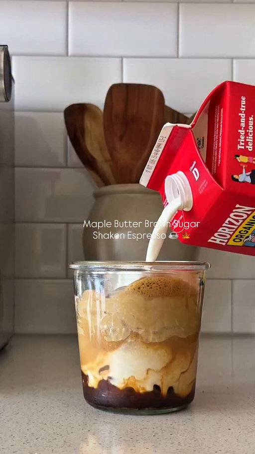 The @traderjoes maple butter is back & I couldn’t be happier 😍🫶🏼 Full recipe below to save & share! 

Recipe: 
2 shots espresso brewed over- 
1 tbsp brown sugar 
1 tsp maple butter @traderjoes 
Froth until foamy 
Add milk & ice to fill glass @horizonorganic 

#coffeeathome #coffee #coffeerecipe #coffeelover #icedcoffee m
