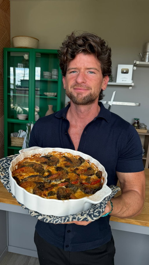 Eggplant Caprese? 🍆🍅🧀🌿

This is the kind of dish an Italian nonna would pull out of the oven this time of year. It’s a one-pan meal the whole family will love. If you’re looking for an easy eggplant recipe, this is it!

Recipe in the comments⬇️