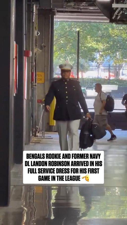 this is how you arrive in style 

(via @noelleblumelsports)