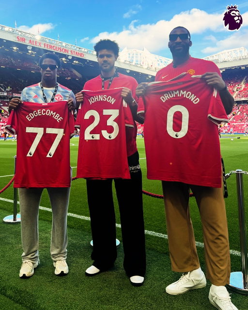 Pitchside at the Theatre of Dreams. 👀 

@vj.edgecombe @camjohnson23 and @drummond take in the Manchester Derby