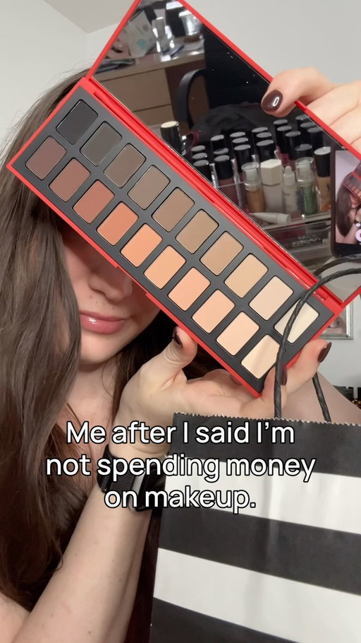 the mirror reflection 😂

#newmakeup #nobuy #makeuphaul #shoppingaddict #makeupshopping