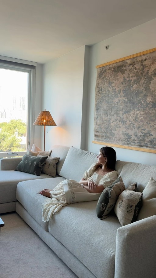 #CratePartner A much needed upgrade thanks to @crateandbarrel. Perfect timing for cozy season! Comment “Sofa!’ and I’ll DM you the link to their new Apartment Collection.