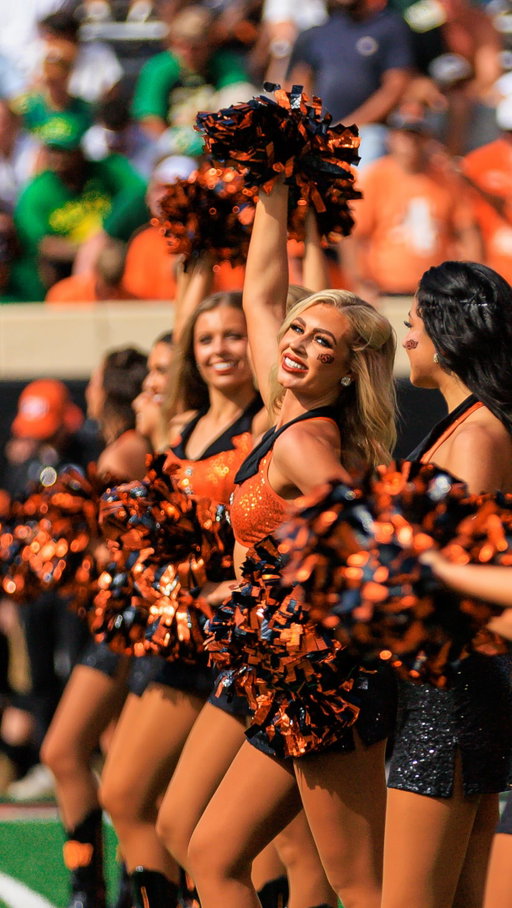 STILL not over our pom performance yesterday!! 
Choreographed by the AMAZING @jenniferamburn 😍🔥 
Safe to say we are obsessed!! 

Thank you for sharing your talent with us and always giving us the most perfect choreo - We love you! 🫶🏼
