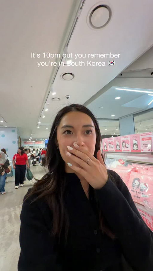 Skip the Myeongdong crowds and go here instead if you wanna cop a ton of clothes without fighting people 🛍️

.
.
dongdaemun, seoul shopping, apm dongdaemun, korea fashion, wholesale fashion, seoul travel, korean clothing, seoul haul, shopping in seoul, k-shopping