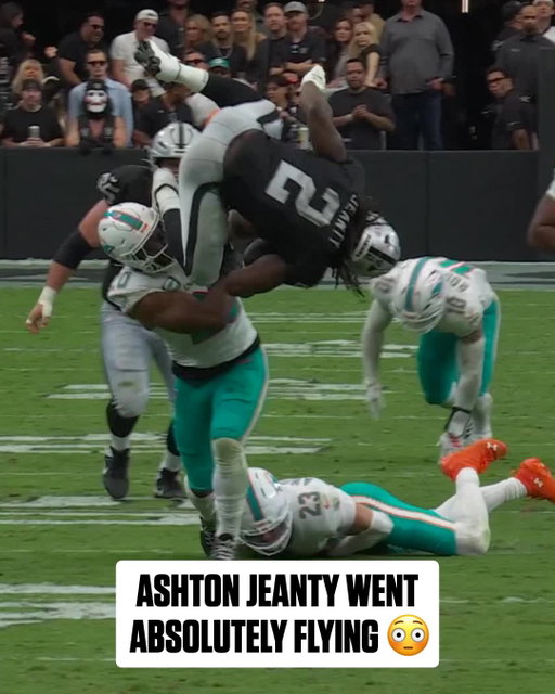 “How did I end up here 😅?” - @deuce 

MIAvsLV on FOX/FOX One
Stream on @NFLPlus