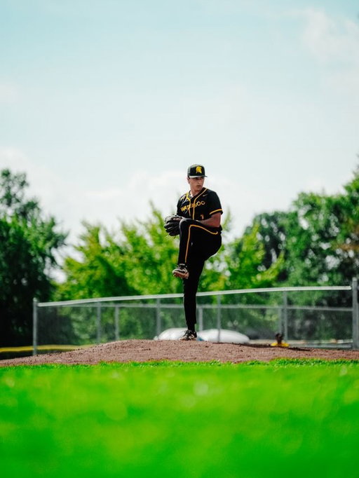 The Warriors take down Windsor in two dominant showings! 🧹

📸: @karsenjpg 

#GoBlackGoGold