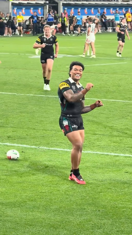 Bizza been loving the Brazil celly 😅

(Via: TT/billiemaree10)

#NRL #penrithpanthers