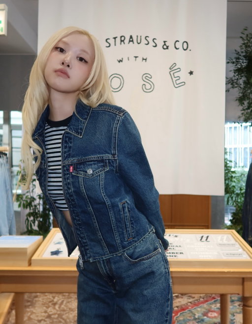 The Levi’s® × ROSÉ collection is here.

Inspired by The Original Girl, ROSÉ reimagines Levi’s® classics through an exclusive, customizable collection made to be uniquely yours.