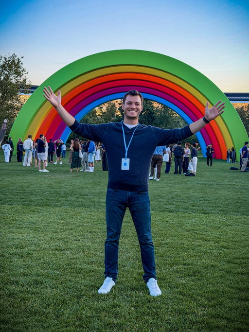 My first iPhone event was unreal! 🤩 It’s hard to put into words how much this meant to me after dreaming & praying for this for 18 years! 🤯🍎

Being in Apple Park alone feels magical, but being there during the most important event of the decade was another level. Having both a new CEO debut AND a new iPhone design at the same event is once in a lifetime!! 👏📱

Not to mention the 5K run we did around the Apple campus to get us in shape for the event the next day. 🏃‍♂️💨 And the ‘Apple Park After Dark’ event where we got to have dinner & watch Disclosure and Dom Dolla do a b2b set on the Apple Park grass!! 🤘🎶

But as always: going to the event is cool, seeing the iPhone Duo early is cool.. but at the end of the day, it’s the people who make it the most memorable. The other creators I see at these events have become some of my closest friends, and I’m always inspired by just being around them. And of course the Apple reps, who are always there for me & have also become great friends. 🫂

Until next year, Apple Park 🫶🤘