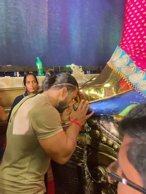 त्वमेव माता च पिता त्वमेव... मोरया रे बाप्पा मोरया रे!सुखकर्ता दुःखहर्ता वार्ता विघ्नाची... जय देव जय मंगलमूर्ती!🙏🌺😇 

एक, दोन, तीन, चार... बाप्पाचा जयजयकार!🙏🌺

पाच, सहा, सात, आठ... बाप्पाची मोठी थाट!