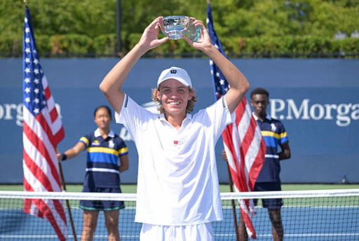 US Open Singles Champ and Doubles Finalist!!!

Truly at a loss of words. A dream come true all thanks to the people who made this possible.

Thank you to the organizers and @usopen for running such an incredible tournament. None of this would’ve been possible without you guys.

Big thank you to @maciekrajski for all of your help and support over the last few weeks and for sticking by my side through all the tougher moments.

Thank you to @chrisgroh for your constant support. None of this would’ve been possible without the hours of work and belief you’ve poured into me. 

Thank you @usta for all the help and support- especially this past week. Couldn’t be prouder to represent the red, white, and blue. 

And last but not least, thank you to everyone else who’s been a key part in helping turn this once crazy dream into a reality. To those cheering me on whether that was in person or virtually: this win is just the same as mine as it is yours. 

#WEloveEasyITF