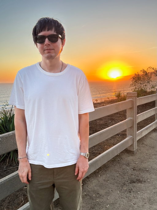 Honestly, idk why I’m posting this. There’s no Serum, and you’ve got nothing to learn from it. But fuck it, here’s me in front of a sunset.