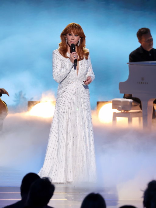 I will always love and miss you, Dolly. 
What an honor to celebrate @DollyParton tonight.
@televisionacad #EMMYs

📸: Trae Patton/NBC via Getty Images