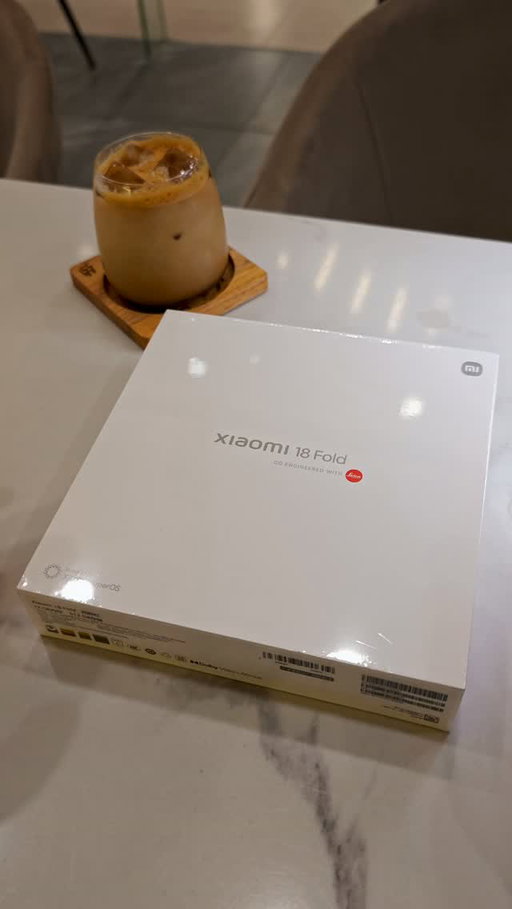 Unboxing the Iphone Duo...
ay Xiaomi 18 Fold pala.
Magkamukha kasi sila 😅

Thanks @xundd_philippines for the first dibs
and thanks @cethercoffee for lending me the place for the chill unboxing session.

#gadgetsidekick #xiaomi18fold