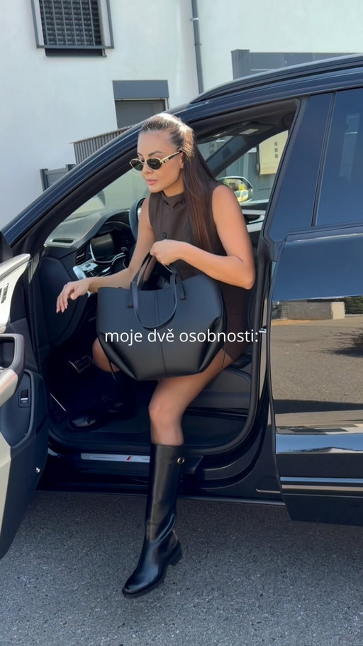 Glamour je glamour.🕶️💄
Ale rohlík s Treskou? To je láska.😂❤️

Kdo mě zná, ten ví, že rohlíkům prostě nikdy neodolám.🫣😁 A když jsem byla na Slovensku, často jsem si k nim dávala právě tuhle Tresku. Hlavně když bylo někde mezi koncertem, focením a cestováním potřeba rychle zahnat hlad.

Je to taková slovenská klasika, která se vyrábí už přes 70 let. Takže za tu dobu už ji mají, řekla bych, fakt vyladěnou.💯 Dobrá zpráva je, že už si ji konečně můžeme dát i u nás.🇨🇿❤️ @radoma.sk 

Tak jestli jste ji ještě neochutnali, napravte to. Rohlík doporučuji jako povinnou výbavu. 😂🥖

A co vy? Taky máte jídlo, kterému prostě nikdy neřeknete ne?👀

#treska #ikona #laska