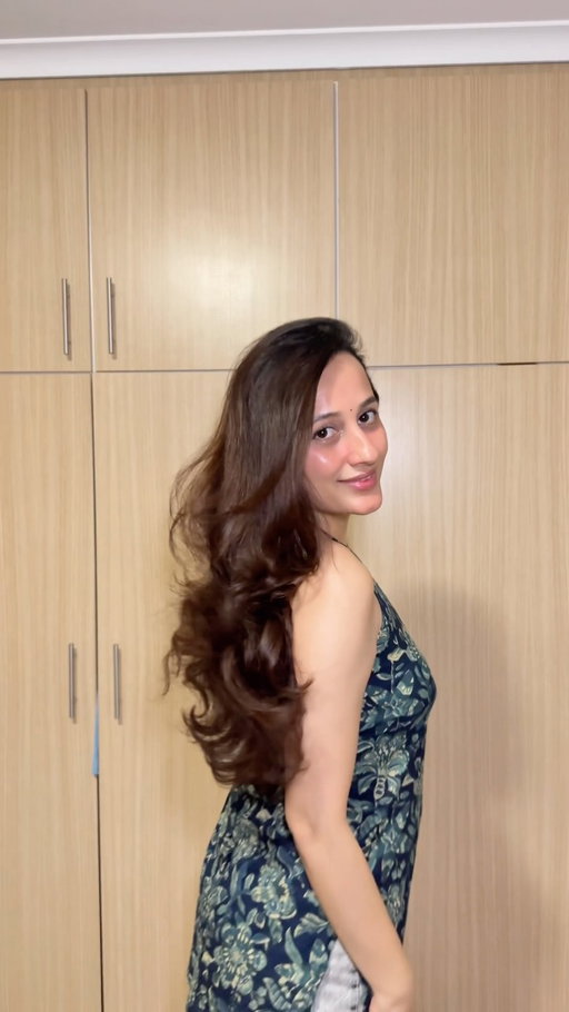 When I have nothing to wear, I stop trying
to invent a new outfit and use a formula: simple base,
one layer, one detail that makes it feel intentional

Outfit formula, casual OOTD, style tips
