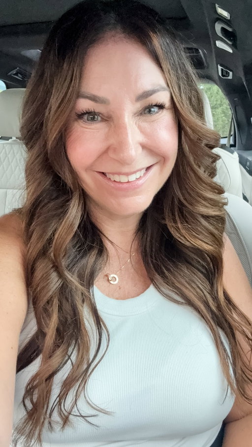 I finally did it! For the first time in my life I got extensions 🙌🏻 

Over the past year I have been battling breakage and thinning hair and while I’m *patiently* 😝 waiting for it to get thick and long again I was tired of waiting - so instant length 💁🏻‍♀️ 

For those asking about what Ive been using to get my hair growing again comment TRM and I’ll send you my list! 

#hairtransformation #extensions #newhair LinkDM *043*