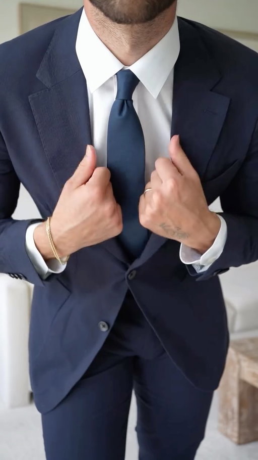 Let’s get ready for an event tonight with this suit, shirt & tie I found from @thetiebar