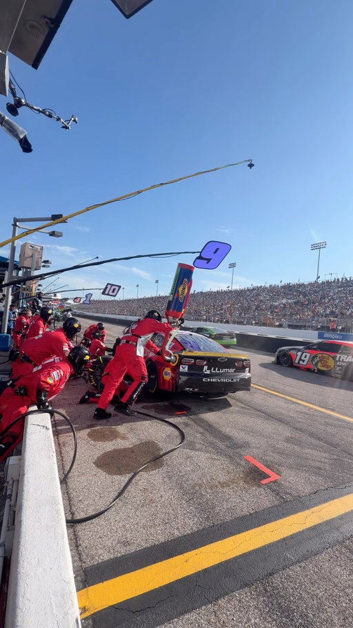 The crews put in the work on Sunday.