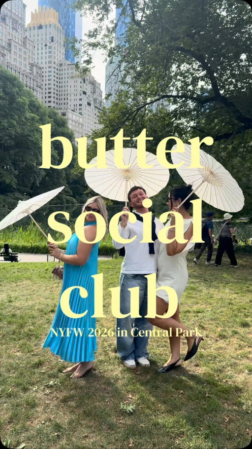 Gorgeous day in Central Park 💛 

@shopbutternyc @catwalkcarnival @unique.picnics.ny 
#nyclife #centralpark #nyfw #picnicaesthetic #lifestylevlog