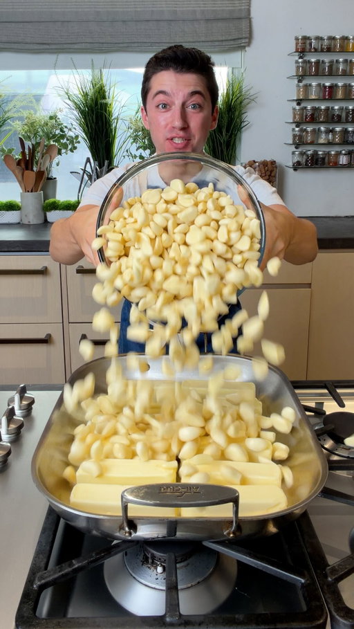 If you make this with 999 cloves of garlic, it won’t come out correctly!

#recipe #cooking #garlic #butter #easyrecipe