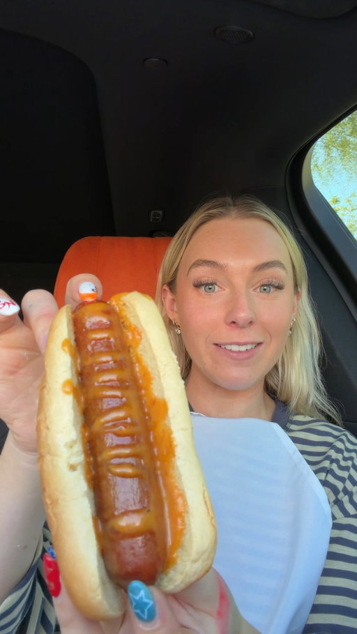 Big bites for the BiG Bite 😋🌭🍕 trying the new BiG Flavor Bar at @7eleven #7ELEVEn #7ELEVEnPartner
