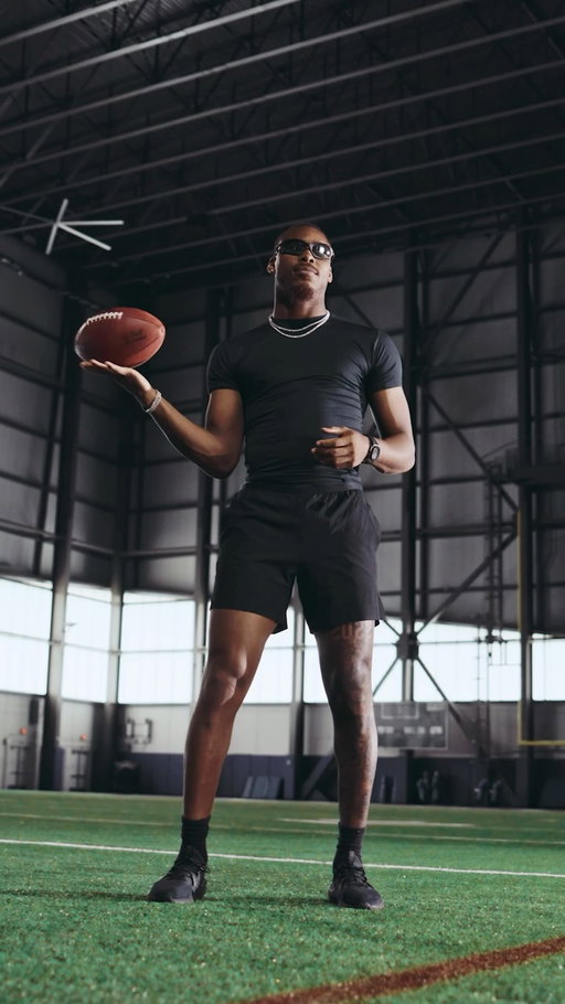 On the field. Off the field. JJ stays stacked.

His signature Tennis Chain stack. Now within reach.

@jjettas2 x JAXXON