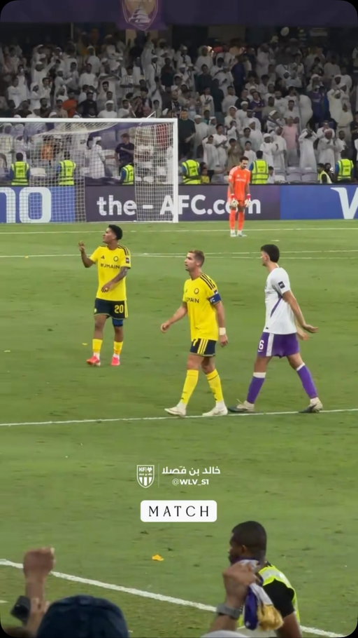 Cristiano after 𝟒-𝟎 defeat tonight 💔🫤

Al Ain beat Al Nassr in the Asian Champions League game 💜

🎥 wlv_s1