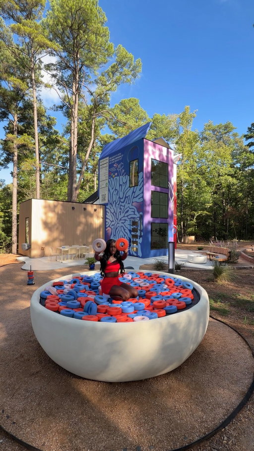 I fear I may have found the craziest stay in Texas 😂🥣 @airbnb 

Full outside tour up now!

Would you stay here?! 👀

#airbnb #texasgetaway #texasairbnb #uniquestays