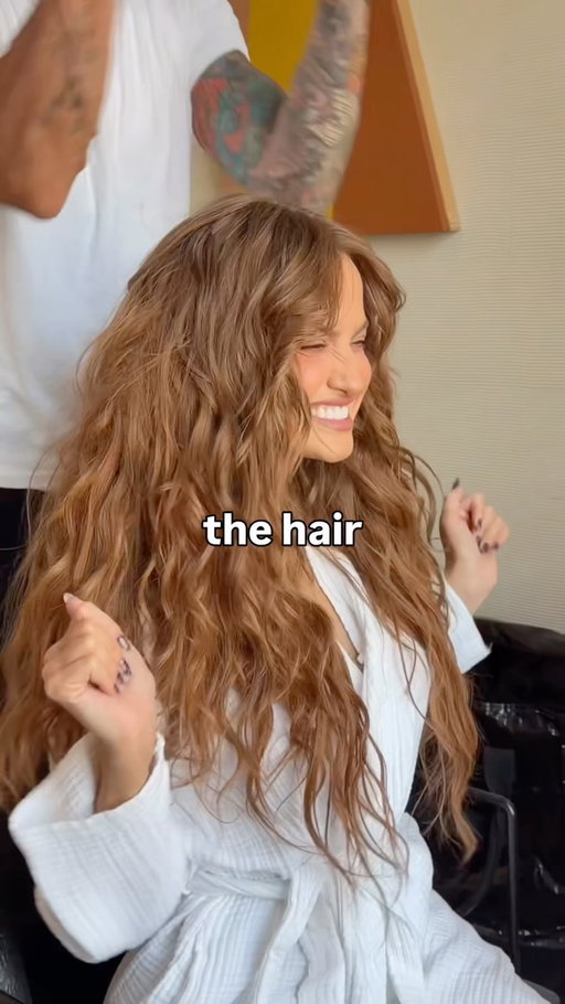 If only @mrchrismcmillan could do our hair every day @haleyybaylee 

Get the look: Glassy Smooth Blowdry Spray
Major Hairspray Dry Texture Spray Glass Smooth Hair Oil