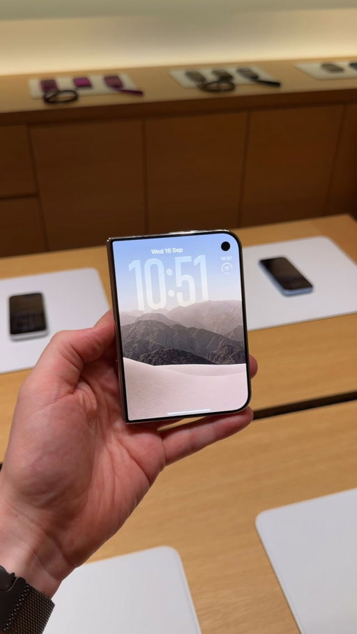 The iPhone duo is SO COOL 👁️👁️

You gotta go see this when you can, it’s crazy 🤯

#iphoneduo #iphone #apple