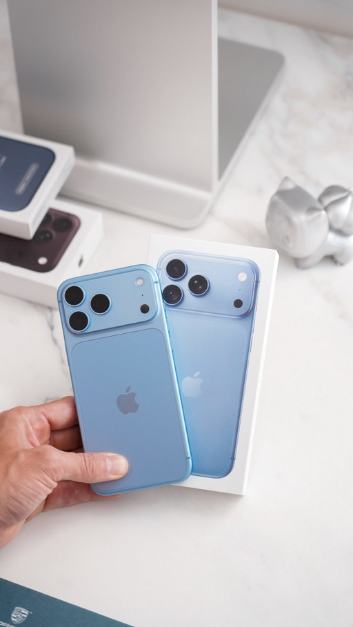 iPhone 18 Pro Max UNBOXING in Glacier 🥶🧊

Fav colour of the bunch this year - Are you upgrading? 

#iPhone18ProMax #iphone #tech #technology #unboxing