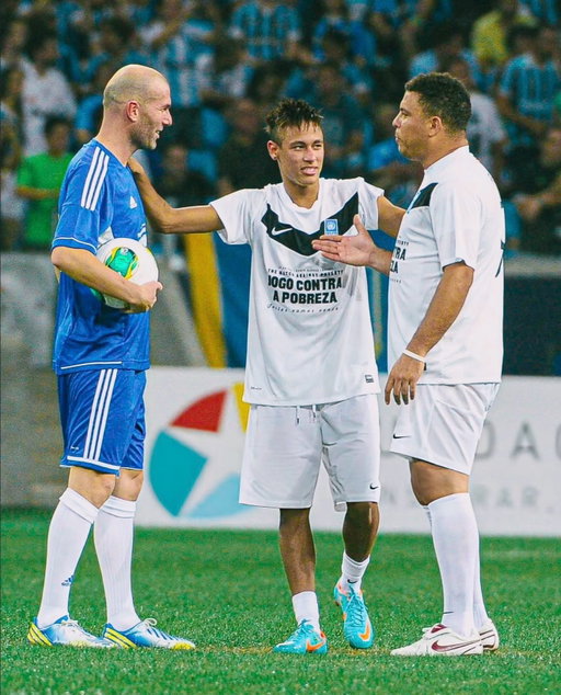 A young Neymar once looked up to Ronaldo as his hero. Years later, they stood side by side on the same field, representing two of the most influential generations in Brazilian football 🇧🇷✨

.
.
.
.
__________

#futebol #football #calcio #futbol #fútbol