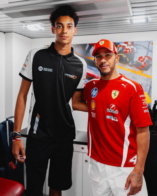 From one champ to another 🤝🫂

2026 FIA Formula 3 champion Ugo Ugochukwu was congratulated by seven-time F1 world champion Sir Lewis Hamilton in Madrid 🏆👑

#F3 #RoadToF1 #SpanishGP #UgoUgochukwu