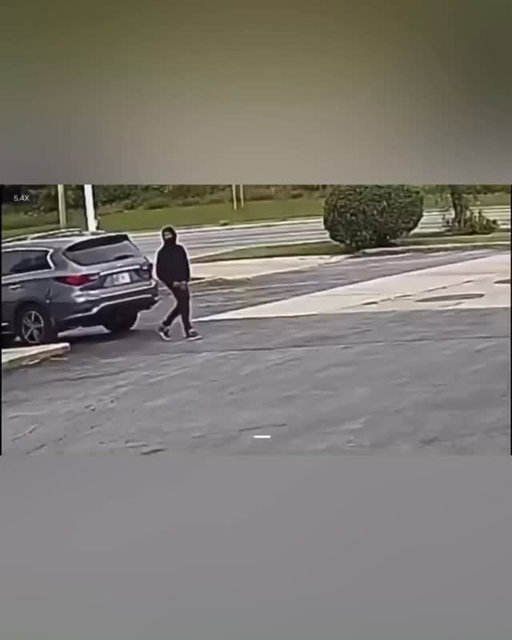 A YN from Chiraq tried robbing man from the gas station but he found out quickly … mans had his conceal carry. The YN caught a leggaz but managed to to still run away