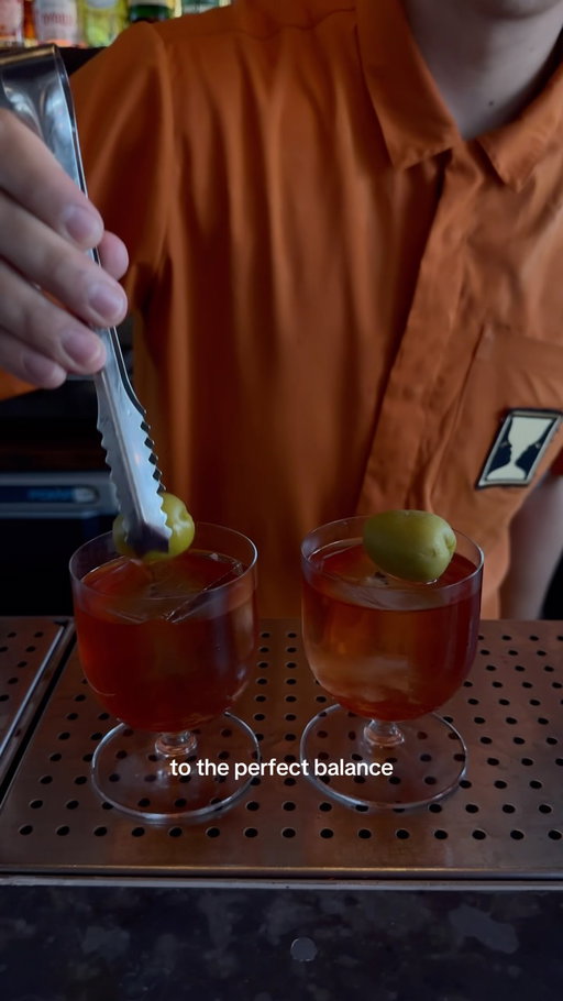 ad campari dirty negroni + perelló olives collab… mother may I 🫒❤️‍🔥

#DirtyNegroni #NegroniMonth
#CampariDirtyNegroni #CampariNegroni
#EnjoyResponsibly