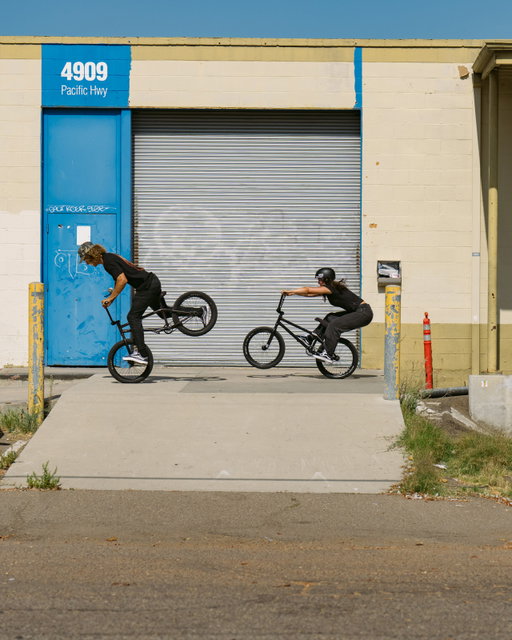 @perrisbenegas likes the reinforced feel of the Skate Old Skool. Perfect for spots like this...just watch out for those fences. 😮

📷: @aacostaa