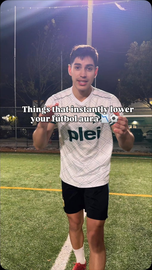 Send this to that one friend with ZERO aura 💀How to lose all your fútbol aura in 30 seconds 📉 #pleiapp #pickupsoccer