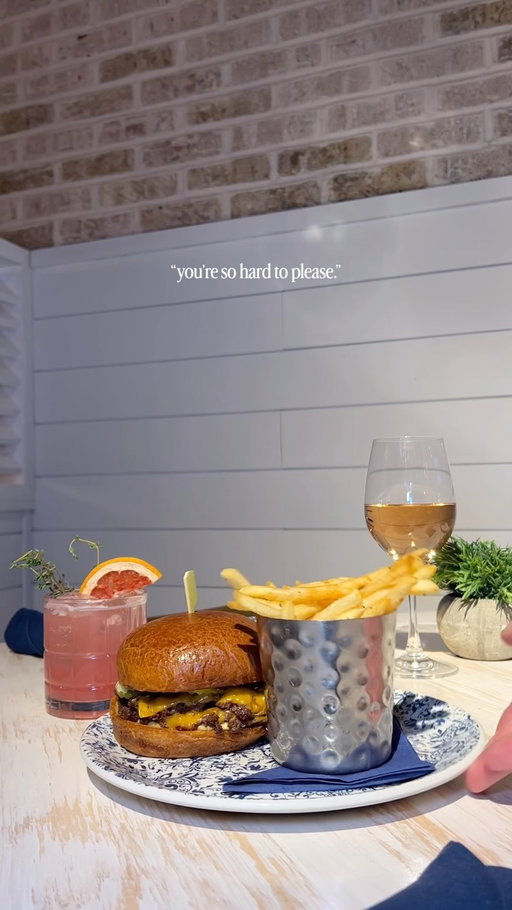 Some celebrations call for champagne. This one calls for our Double Wagyu Smashburger. #NationalCheeseburgerDay 🍔

Send this to a fellow burger lover then kick off the festivities at TheHamptonSocial.com. 

#chicagohappyhour #chicagocheeseburger