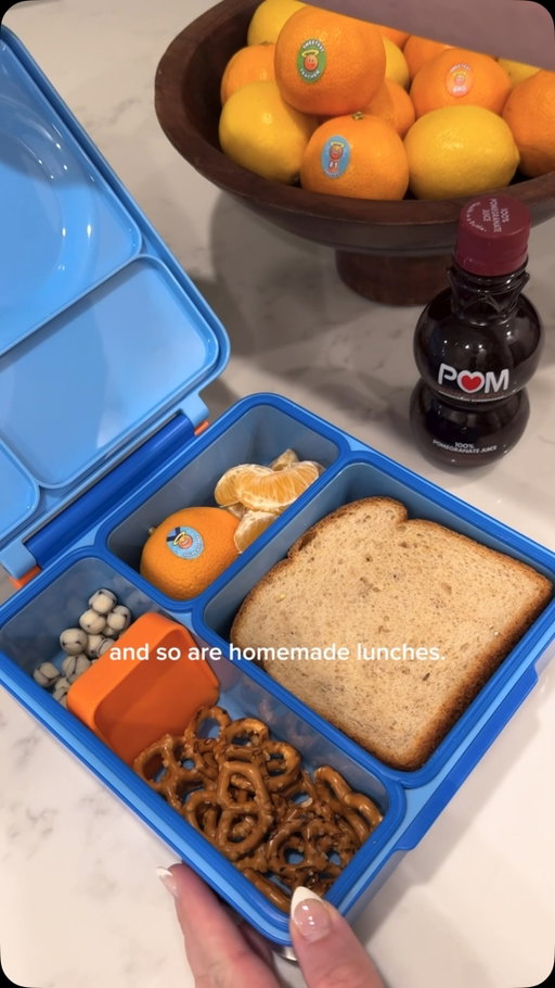 Ready for recess, lunch, and everything in between ❤️🍊

#WonderfulHalos #POMWonderful #lunchbox